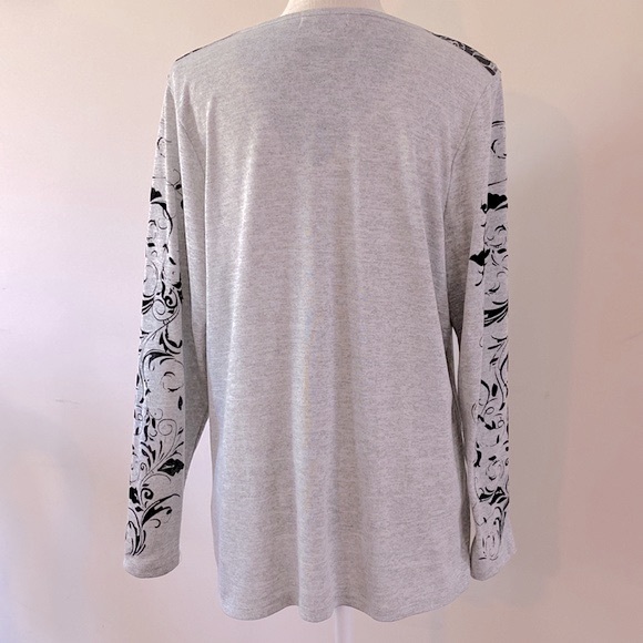 cb established 1962 women’s l/sleeve  top paisley design front and sleeves 1X - Picture 3 of 13